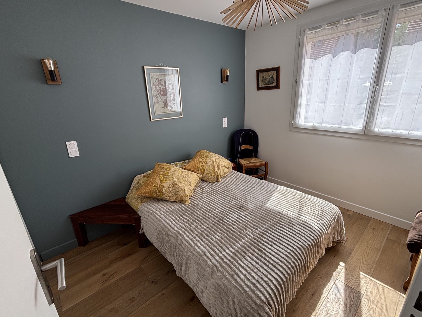 Habitación Residencial — cama de matrimonio 140×190, muy luminosa